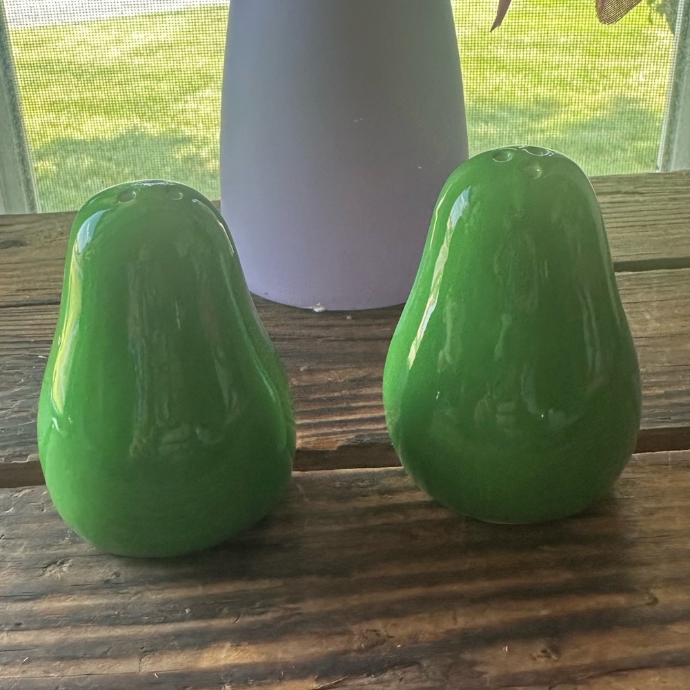 Avocado Salt and Pepper Shaker Set - Picture 3 of 5